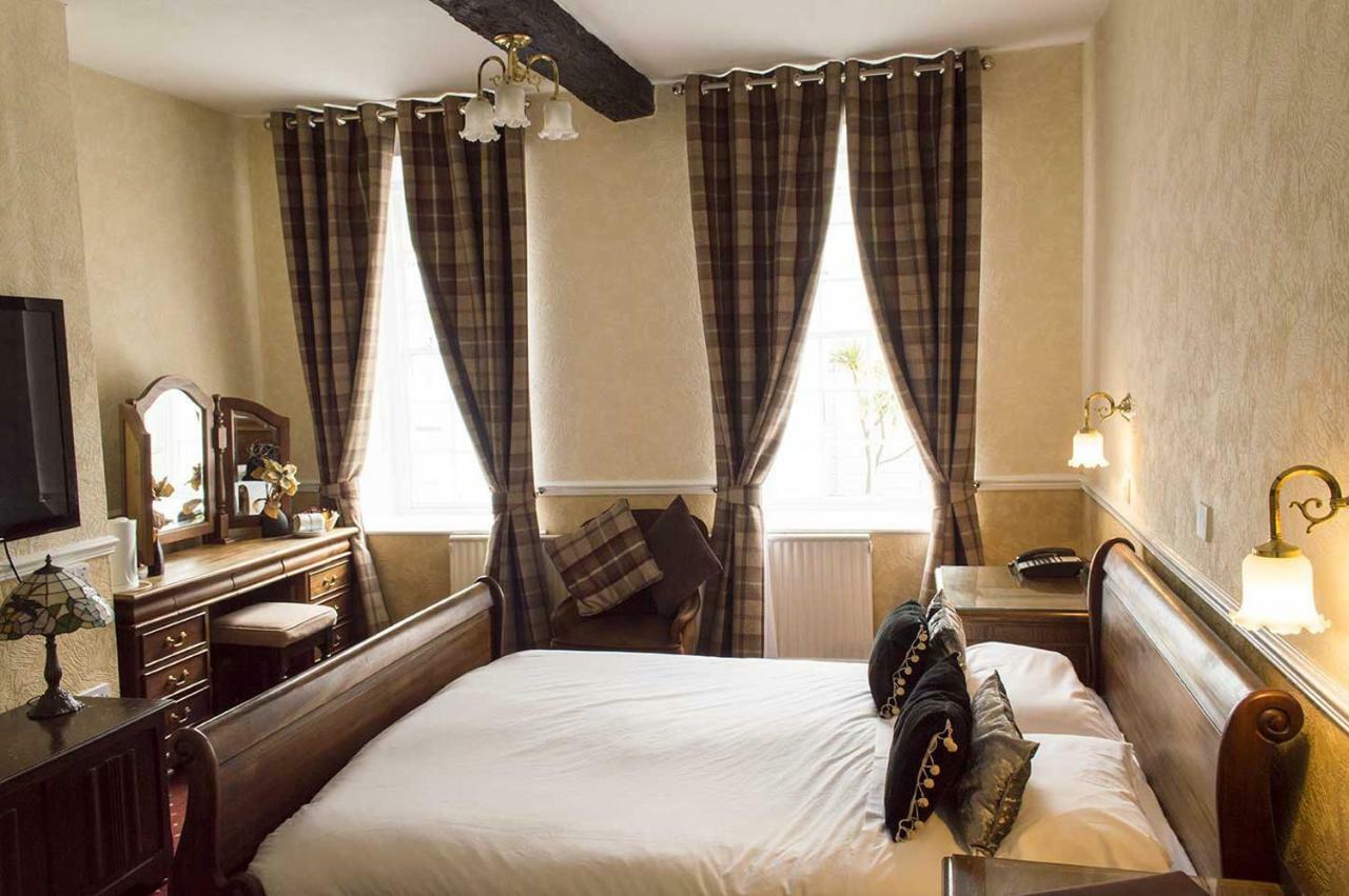 The Liverpool Arms Hotel Beaumaris Exterior photo